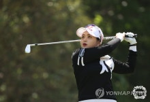 티샷 날리는 최혜진