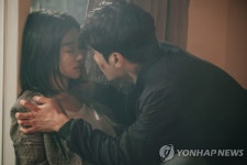[박스오피스] 내일의 기억 첫 주말 정상