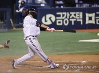 LG 홍창기 1타점 3루타