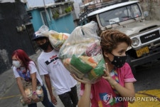 산유국 베네수엘라, 연료난에 트랙터 대신 소로 밭갈이