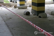 기초 보강공사 중인 원룸