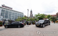 성직자묘역 향하는 고 정진석 추기경 운구 행렬