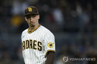 스넬, 샌디에이고 이적 첫 승…김하성 2경기 연속 결장