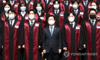신임 검사 임관식 기념촬영