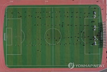 고흥 거리두기 격상…운동장에 선별진료소