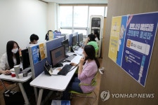 AZ 백신 접종 사전예약 받는 광주 북구보건소
