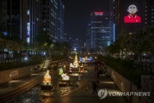 청계천에서 열린 전통등 전시회