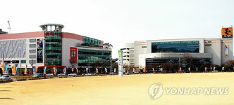 창원 초근접 마트 대전 성적표는…이마트 웃고 롯데마트 울고