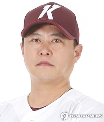 키움, 새 1군 투수코치에 송신영…투수파트 코치진 개편