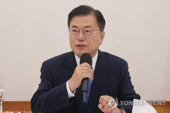 민주당 지도부와 간담회 하는 문대통령
