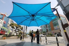 햇볕 피하세요…전주시, 횡단보도 등 216곳에 그늘막 설치