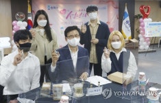 성년 맞아 향수 만들었어요