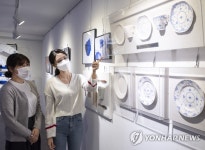 로얄 크리처스 한국 출시 기념 특별 전시