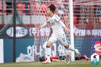 수원 삼성 김민준, K리그2 23라운드 MVP 선정! 유효슈팅 5개 막은 눈부신 선방으로 팀 승리 이끌어 함.