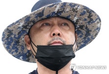 눈물 흘리는 정일권 쌍용차 노조 위원장