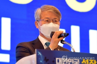 '성공포럼' 출범식에서 인사말하는 민형배 공동대표