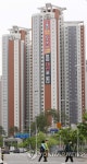 아파트 외벽에 붙은 GTX-D 연장 현수막