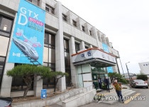 김포시청에 붙은 GTX-D노선 원안 사수 현수막
