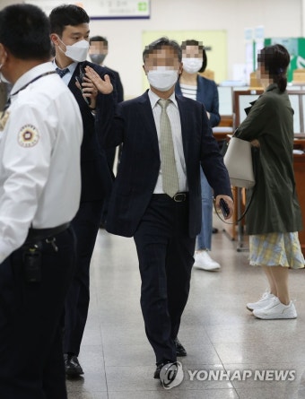 '버닝썬 경찰총장' 윤규근 2심서 벌금형