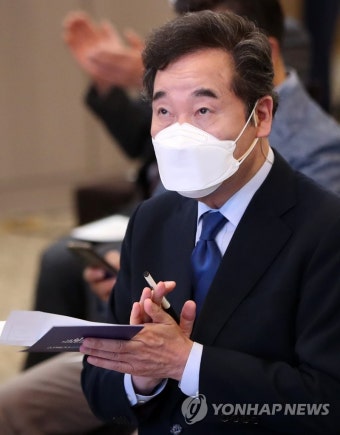 손뼉 치는 이낙연