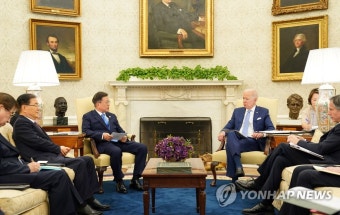 소인수 회담 진행하는 한미 정상