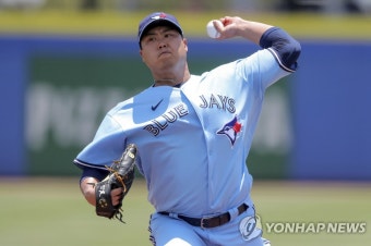 류현진, 탬파베이전 6⅔이닝 2실점…최지만에 2루타 허용