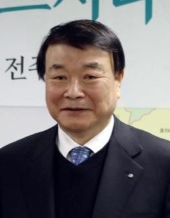 한컴 2세 승계 단행…김상철 회장 부부 전 지분, 장녀 측에 매각