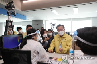 김부겸 총리, 인천공항 코로나19 검역 현장점검