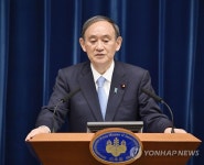 긴급사태 연장 배경 설명하는 스가 요시히데 일본 총리