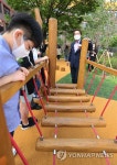 놀이숲 둘러보는 조희연 서울시교육감