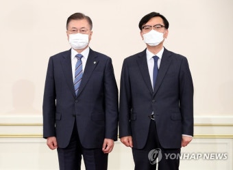 문 대통령, 주브라질대사와 기념촬영