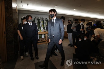 고 유상철 전 감독 빈소 찾은 홍명보 감독