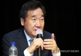 설명하는 이낙연 전 총리