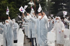 만세삼창하는 김부겸 총리