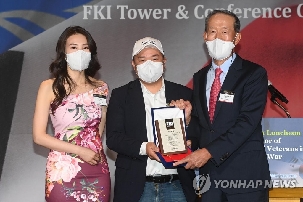 오세훈 시장, 6.25 전쟁 참전국 후손들과 함께 감사의 정원 가치 전달