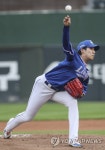 투구하는 삼성 선발투수 원태인