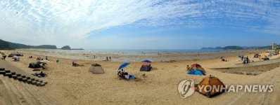 만리포해수욕장 찾은 피서객