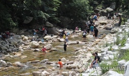 낮 최고 28도…대운산 계곡 물놀이