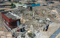 잔해 치워지는 광주 학동 건물붕괴 현장