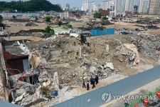 잔해 치워지는 광주 학동 건물붕괴 현장