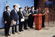 재난지원금 전 국민 지급 요구하는 민주당 더좋은미래 의원들