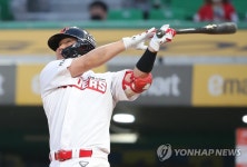 SSG 최정, 6년 연속 20홈런