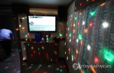 새 거리두기 내일 시행…유흥시설 영업 재개