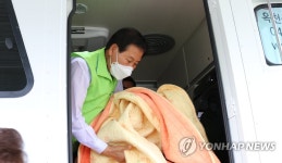 세탁봉사 하는 김재종 옥천군수