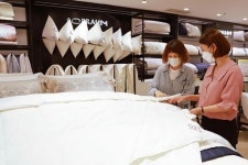 [주말N쇼핑] 백화점 여름 침구·의류 할인…마트는 제철과일·보양식