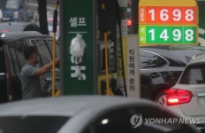 쭉쭉 오르는 휘발윳값…2년9개월 만에 전국 평균 1천600원 돌파