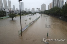 밤사이 폭우에 사라진 온천천 시민공원