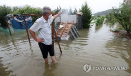 전북 완주 127㎜ 비…건물·차량·농작물 침수 잇따라