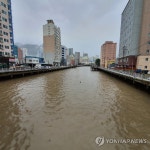 장대비에 부산 괴정천 수위 상승