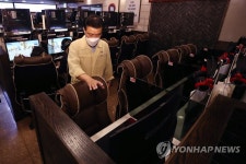 PC방 방역 상황 점검하는 성북구청장